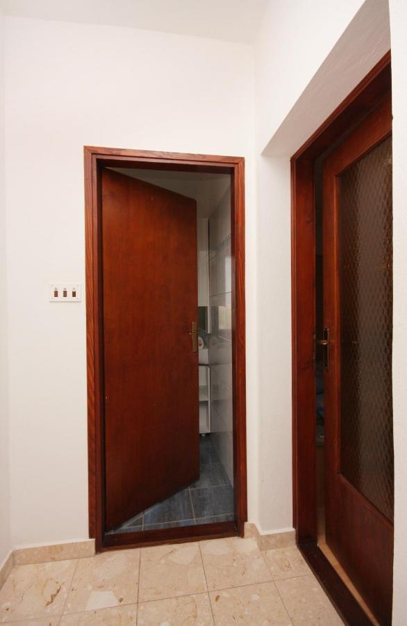 Apartment Vrbnik 5301B Exterior photo